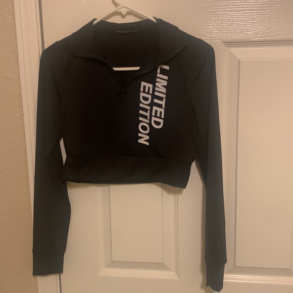 Black crop top - Picture 3 of 4